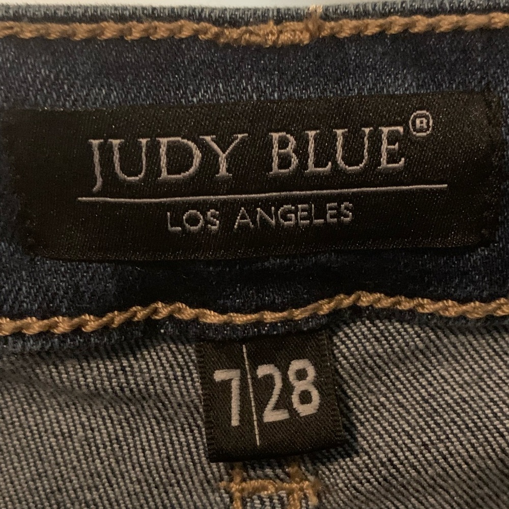 Adorable NWOT Judy Blue skinny fit jeans!